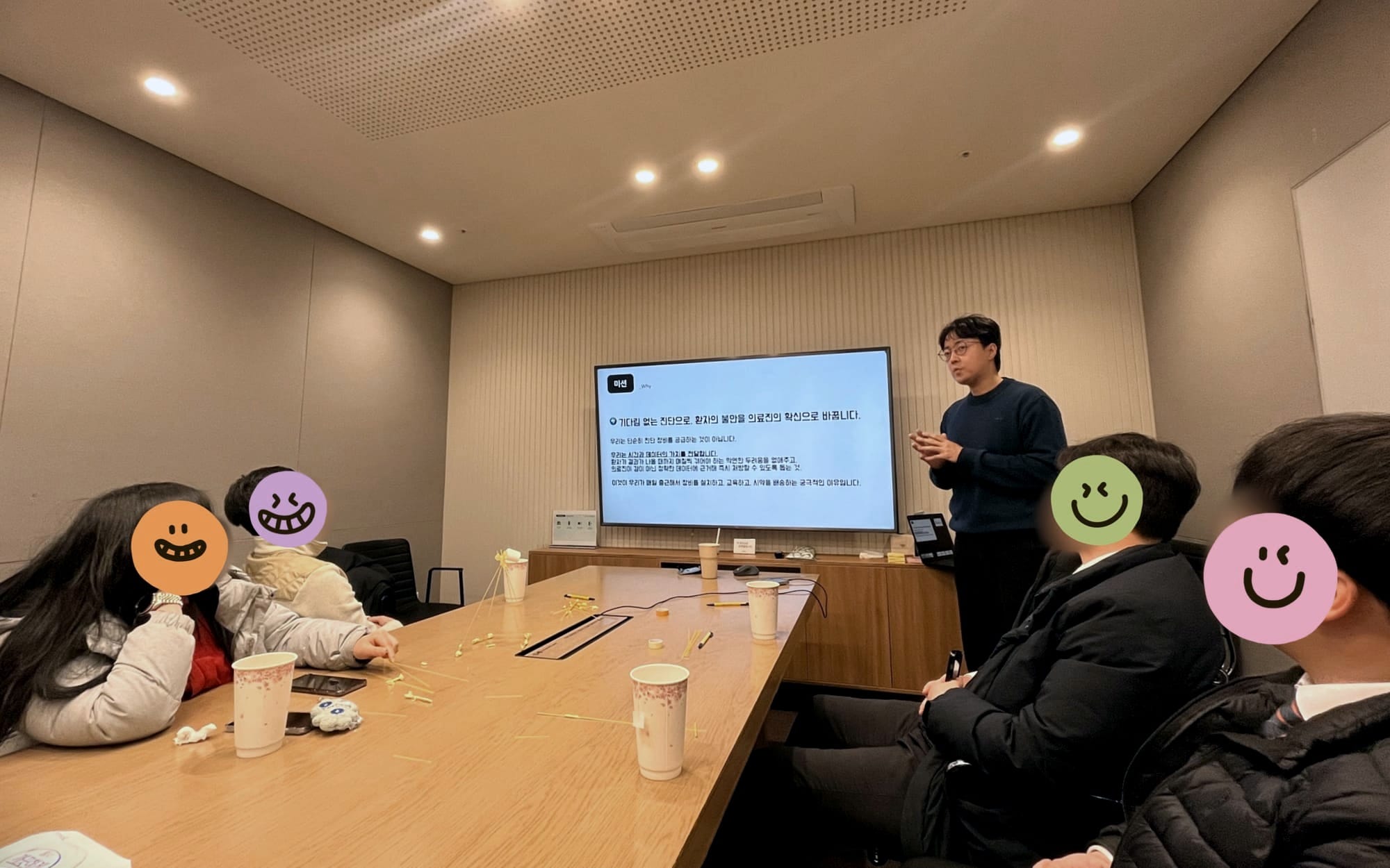 미션과 비젼에 대해 설명하고 있는 메디원 김길원 팀장.